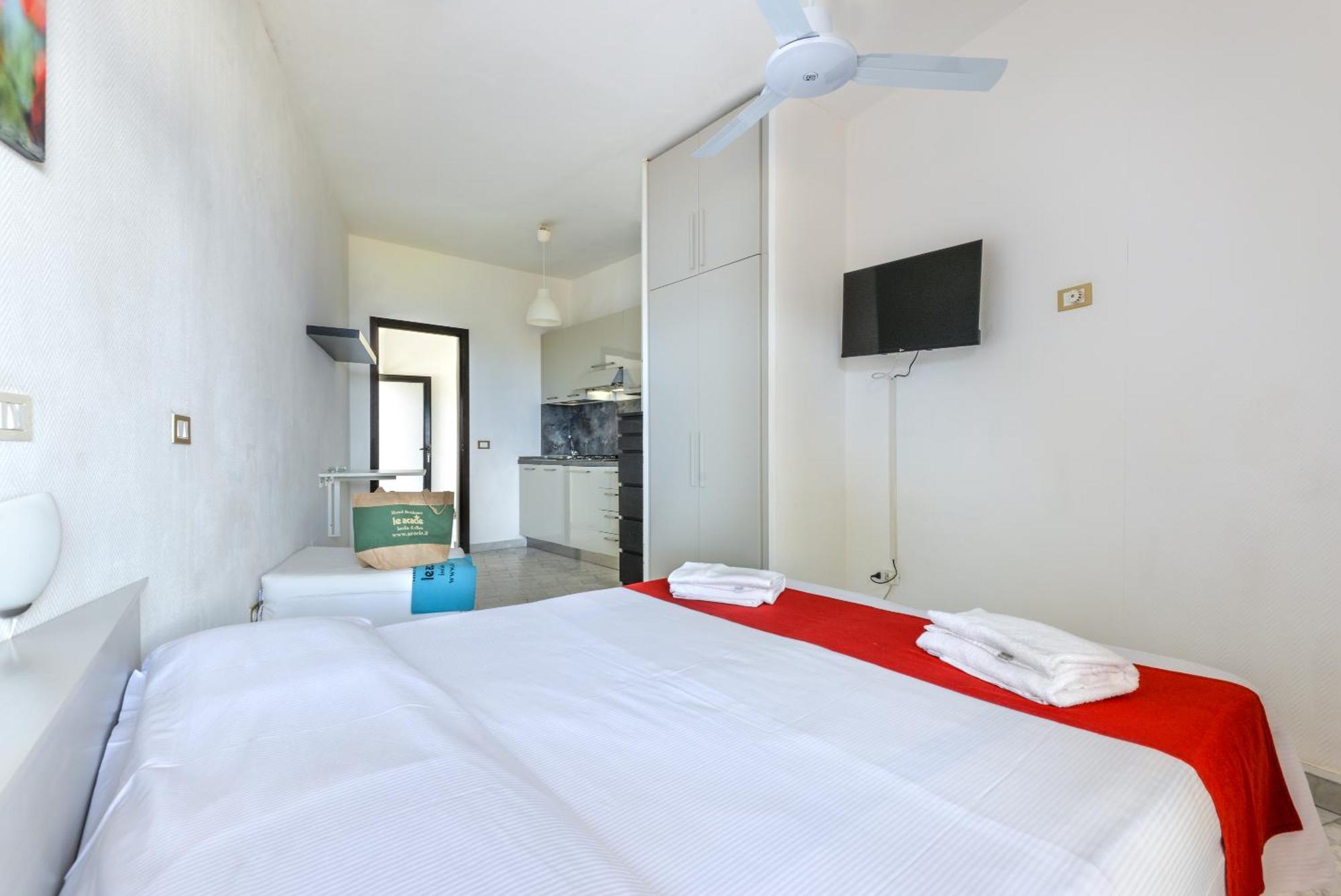 Residence Le Acacie Каполивери Екстериор снимка